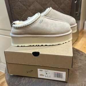 Woman’s Ugg Tazz Tasman Slippers 8